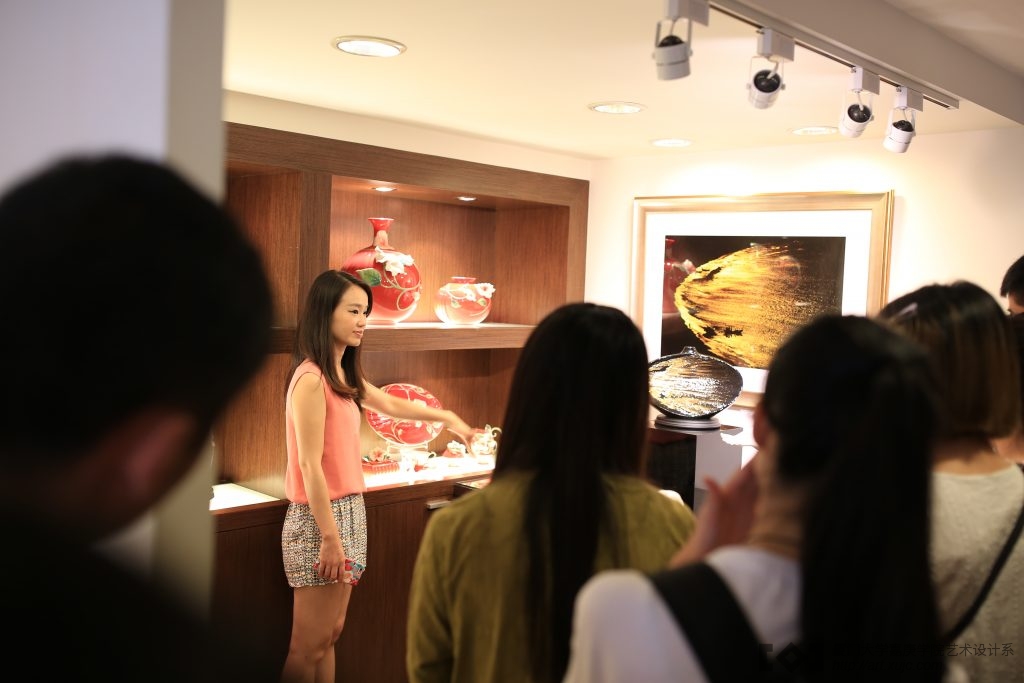 参观法蓝瓷公司